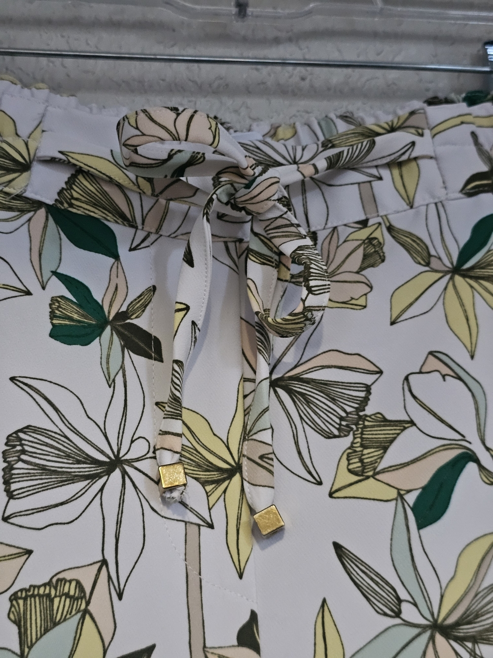 Liz Claiborne White Floral Ankle Pants - Picture 4 of 8